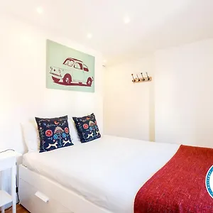 whome-paz-downtown-apartment-3.hotels-lisbon-portugal.com/