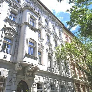 white-rose-apartment-budapest.inbudapesthotels.com/